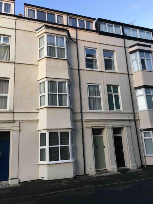Tidesreach Filey, Sleeps 13, Close To Beach ภายนอก รูปภาพ